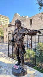 Davy Crockett statue at the Alamo 2024