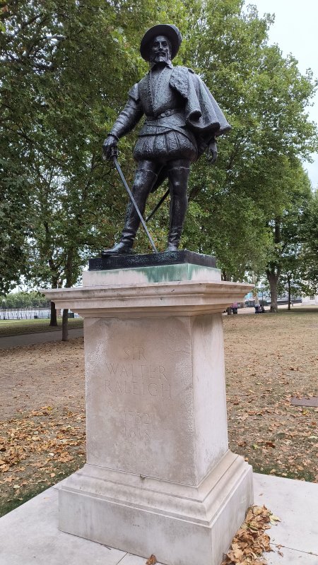 Sir Walter Raleigh statue